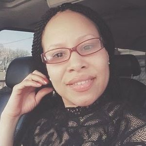 Meet your Posher, Akia